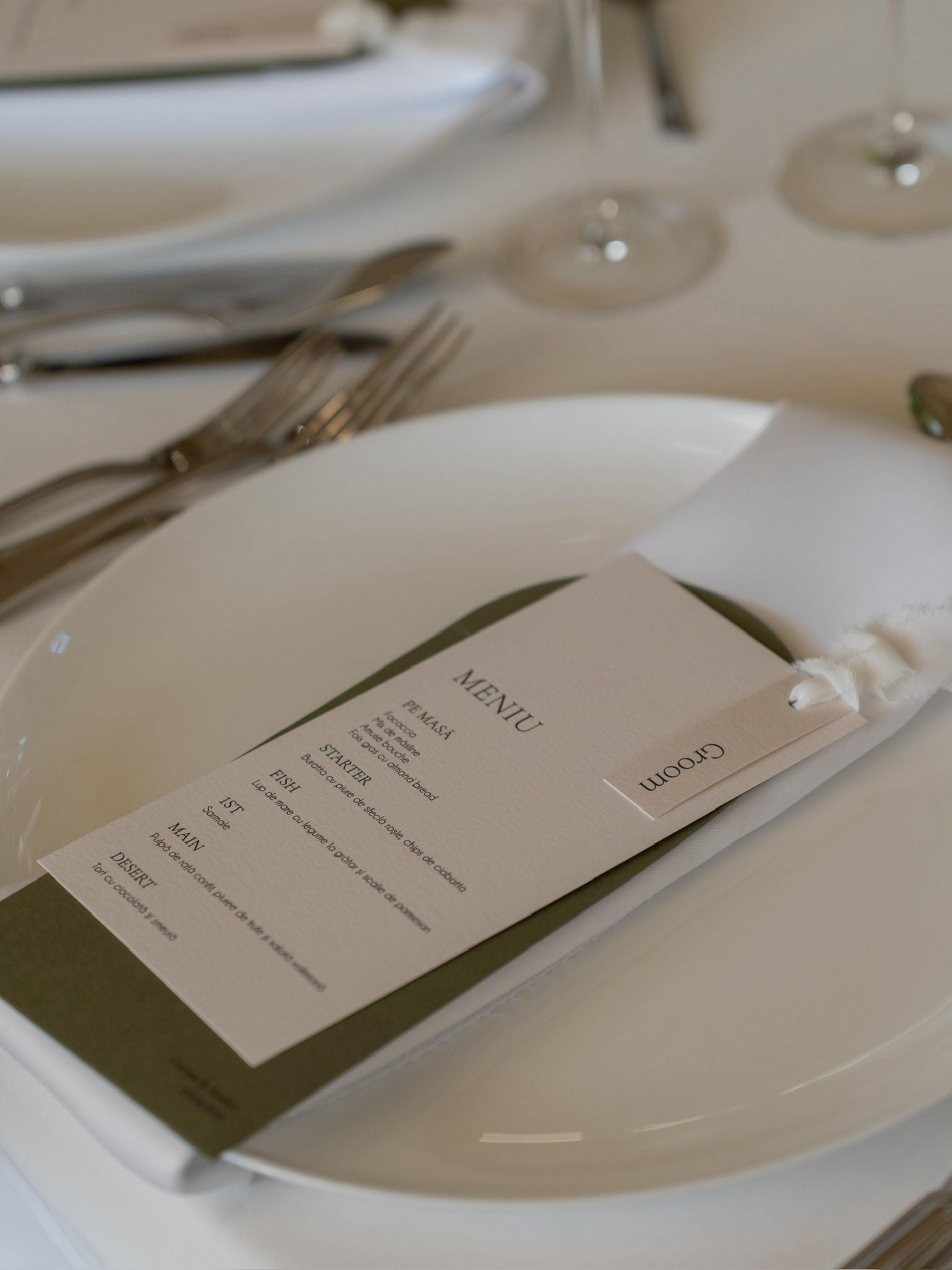Meniu minimalist- nametag atasat cu panglica