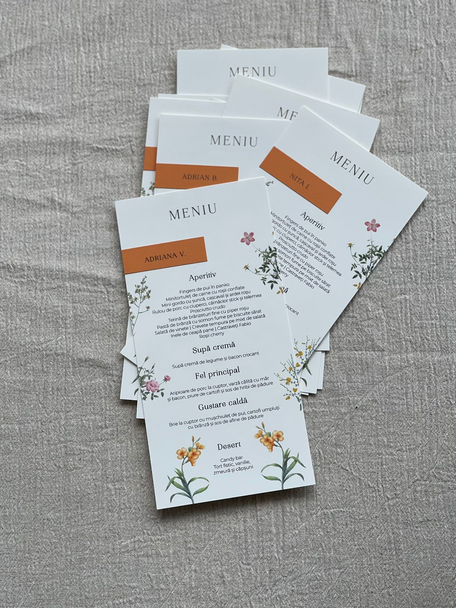Meniu floral cu nametag